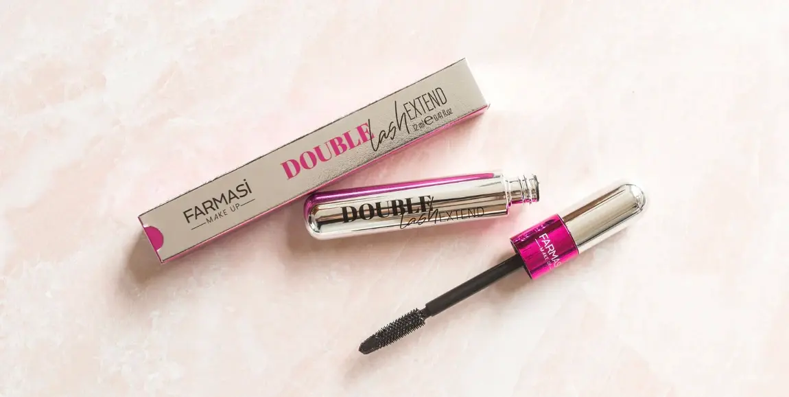 Double Lash Extend Mascara brush close-up
